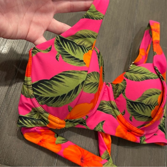 BEACH RIOT BIKINI SET!! - Picture 11 of 16